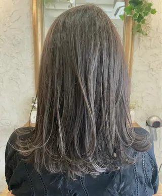セミロング カラー よこもり あいのヘアスタイル