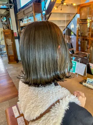ミディアム カラー 佐藤 美聡のヘアスタイル