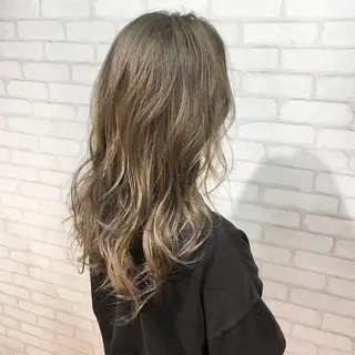 ロング ミヤザキ タクトのヘアスタイル