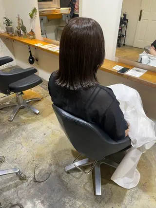 ミディアム カラー MIOベージュカラー 柔らかいカラーのヘアスタイル