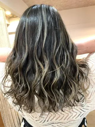 セミロング yoshihara yuukiのヘアスタイル