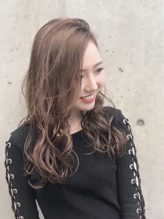 ロング カラー ヘアアレンジ 韓国レイヤーカット 🧸ベージュカラーのヘアスタイル