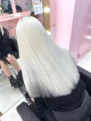 ロング カラー 2次元カラー/ ブリーチMANATOのヘアスタイル