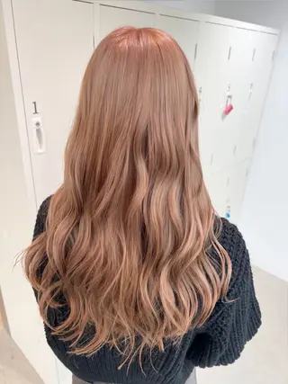 ロング カラー 艶ハイトーン🔆 ️️️安座間 希のヘアスタイル