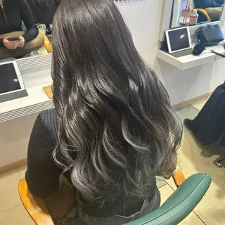 ロング カラー momb 折戸結菜のヘアスタイル