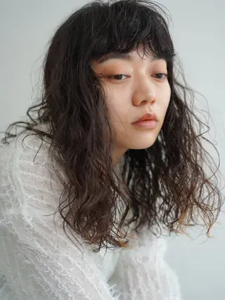 セミロング パーマ AmiLi HONOKAのヘアスタイル