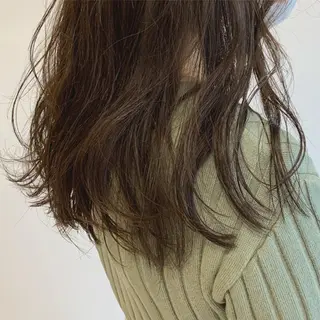 セミロング 鈴木 まりやのヘアスタイル