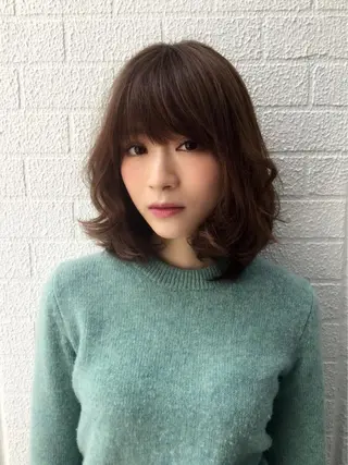 ミディアム カラー CALMHAIR 五十實淳のヘアスタイル