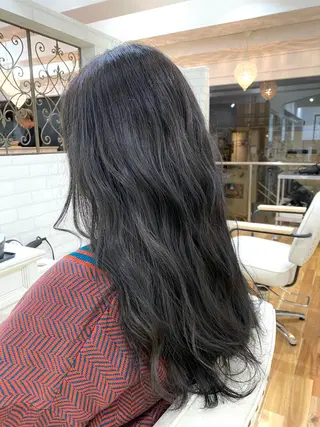 ロング カラー 岩尾 凪のヘアスタイル