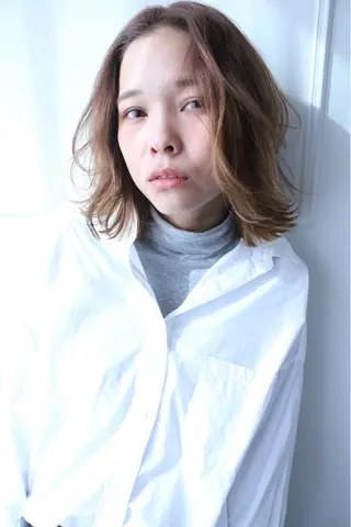 ミディアム カラー 安村 美奈のヘアスタイル