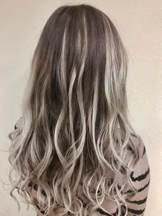 カラー ダブルスキルエクステ /羽エクステ白石宇由のヘアスタイル