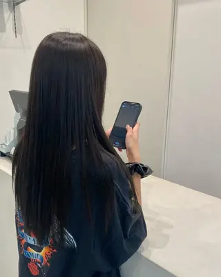 ロング カラー 小西 由季乃のヘアスタイル