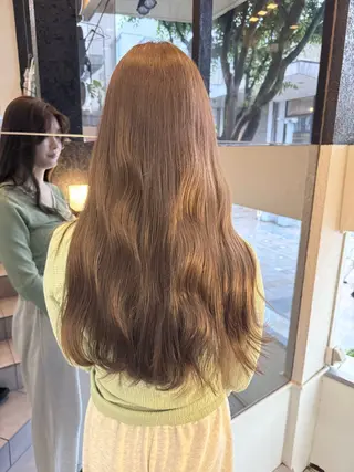 ロング カラー KOHNO ナチュラルデザインのヘアスタイル