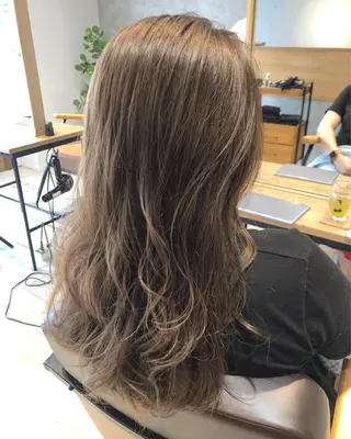 ロング カラー 東 みのりのヘアスタイル