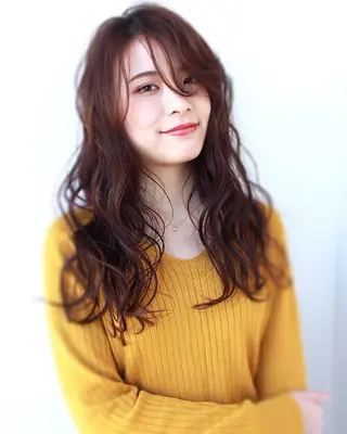 ロング 菅野 恵のヘアスタイル