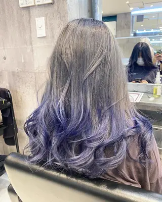 セミロング カラー メンズ JuNブリーチに 縮毛矯正するプロのヘアスタイル