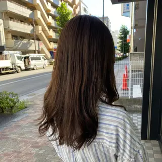 セミロング カラー サプリームヘア 飯田みち瑠のヘアスタイル