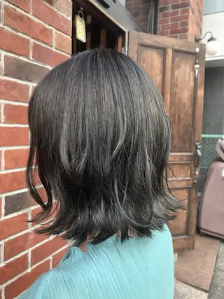 ミディアム 小林 愛花のヘアスタイル