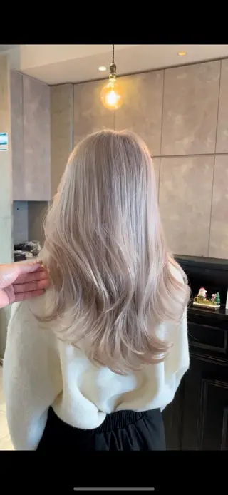 ロング カラー パーマ ヘアアレンジ ブリーチカラー🤍 颯馬🐈‍⬛のヘアスタイル