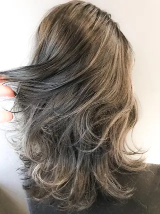 ミディアム カラー BOX mico.のヘアスタイル