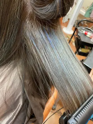 セミロング カラー Vyuha ビューハのヘアスタイル