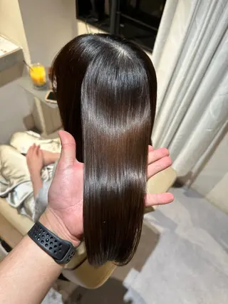 セミロング 必ず笑顔で帰っていた だきます！安田祐貴のヘアスタイル