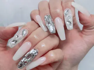 ネイル Elegant beautyルイのネイルデザイン