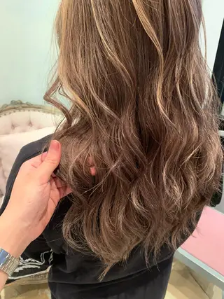 ロング カラー SAKINO. ベージュカラーのヘアスタイル