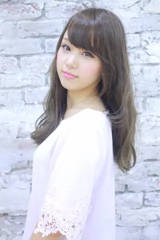 ロング カラー 品田 真里のヘアスタイル