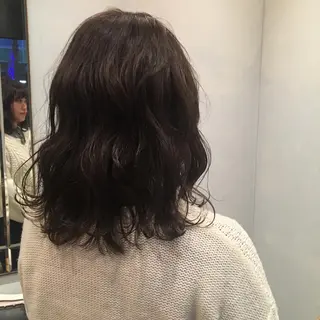 ミディアム SAKINO. ベージュカラーのヘアスタイル
