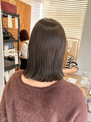 ミディアム カラー ぱつっとボブ/ 小野あかねのヘアスタイル