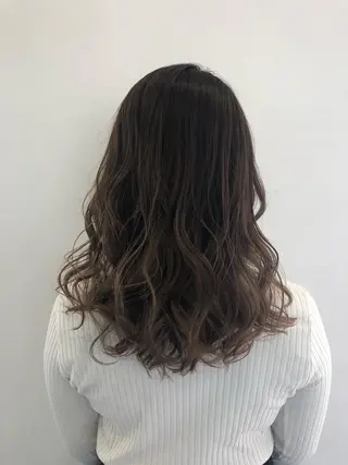 ロング カラー 秋野 睦実のヘアスタイル