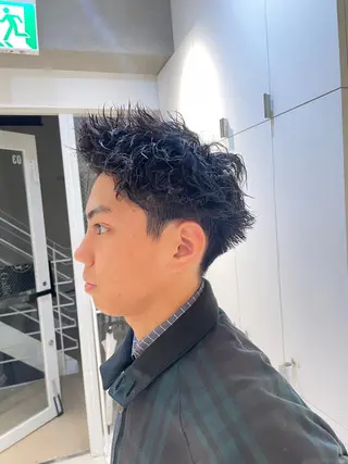 ショート パーマ ヘアアレンジ メンズ 艶髪✨寒色カラー✨ 翁長孝輔のヘアスタイル