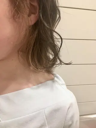 セミロング カラー 鍵山 千秋のヘアスタイル