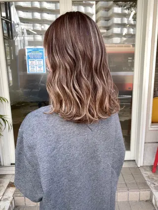 ミディアム 西元 亜由美のヘアスタイル