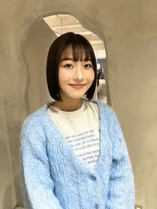 ミディアム 切りっぱなしボブ/ 艶カラー/綾莉のヘアスタイル