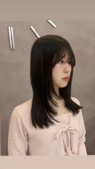 セミロング インナーカラー∕ レイヤーカット／ねねのヘアスタイル