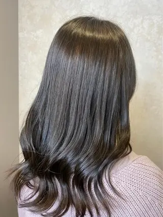 セミロング 峯尾 穂専のヘアスタイル