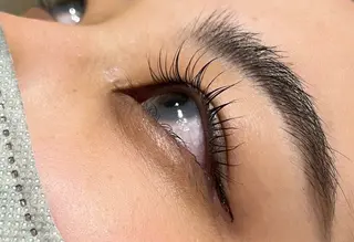 マツエク・マツパ 髪質改善/透明感カラ ー/レイヤー/あやはのヘアスタイル