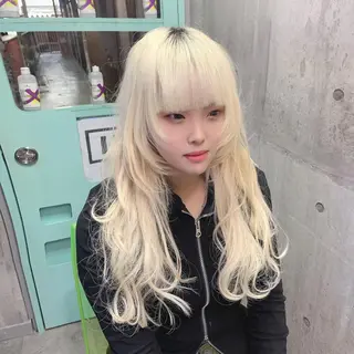 ロング ホワイト&レイヤーカ ットエクステ長畠俊輔のヘアスタイル