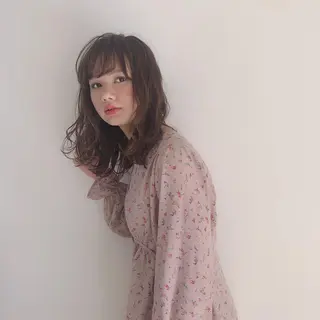 セミロング 顔周りの垢抜けヘア 立山愛梨のヘアスタイル