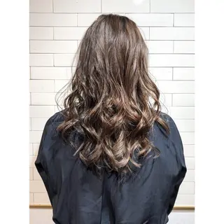 セミロング EIGHT plum TOKIOリミテッドのヘアスタイル