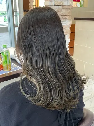 セミロング 垢抜け透明感カラー 🌻篠崎梓🌻のヘアスタイル