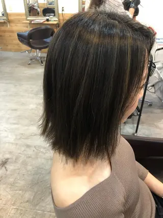ミディアム 艶髪/ハイトーン Sherryのヘアスタイル