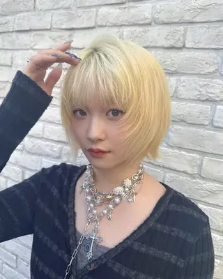 カラー 🎨ハイトーン レイヤーカットやまとのヘアスタイル