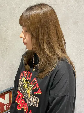 セミロング yumemiレイヤー ‎✴︎ 透明感カラーのヘアスタイル