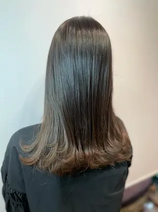 カラー 坂野 結子のヘアスタイル