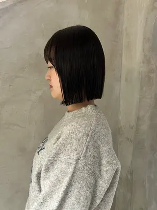 ミディアム 切りっぱなしボブ/ 艶カラー/綾莉のヘアスタイル