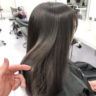 セミロング ハイトーン×レイヤー カットTAKUMIのヘアスタイル