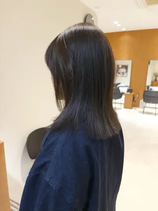 ミディアム カラー yiye shioriのヘアスタイル